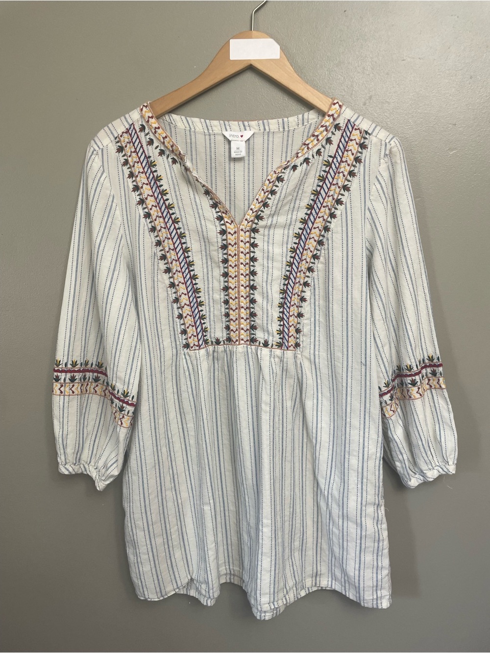 intro. White Embroidered Peasant Tunic Multicolor Floral Detail Medium  boho